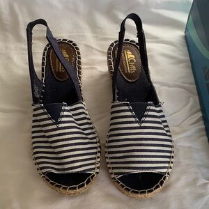 Cliffs by WHITE MOUNTAIN Navy and White Striped Espadrilles